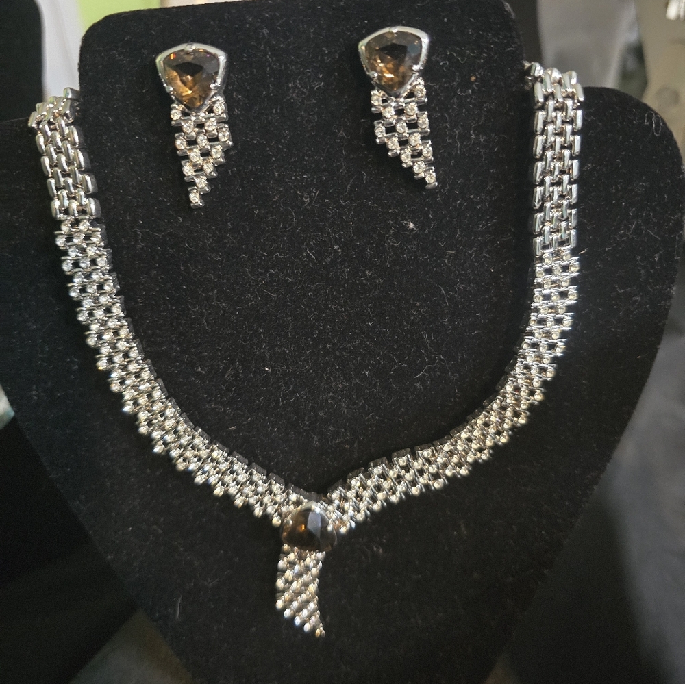 Elegant Silver-tone and Topaz Necklace Set